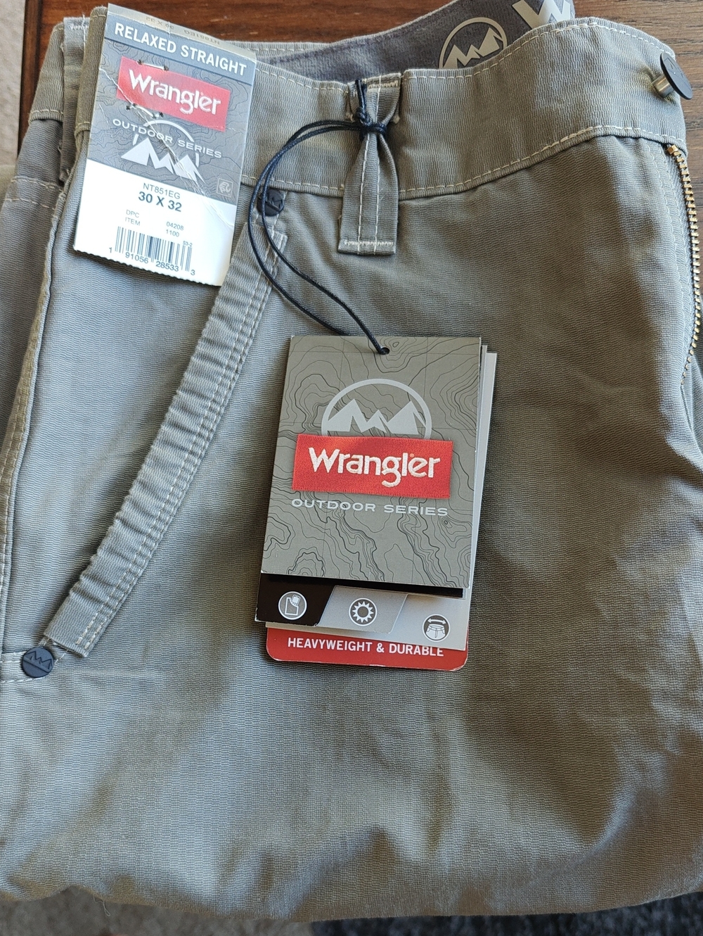 Wrangler Men's Relaxed Straight Chinos in Olive